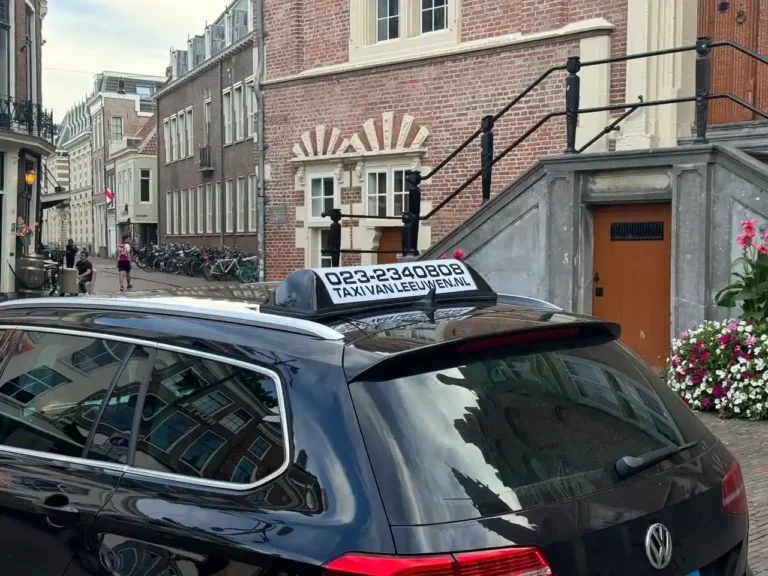 Taxi van Leeuwe